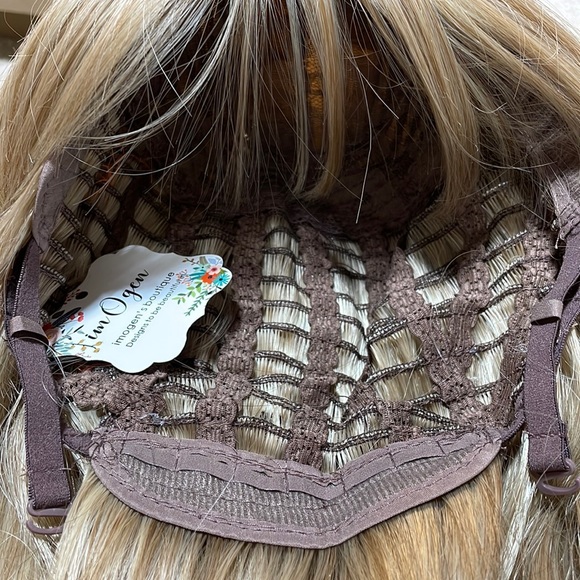 NWT 18” blonde wig classic light honey layers curtain bangs v light blonde ends - Picture 13 of 16